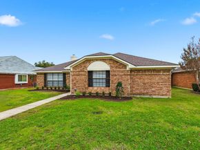 1534  Autumn Breeze Lane , Lewisville Texas 75077