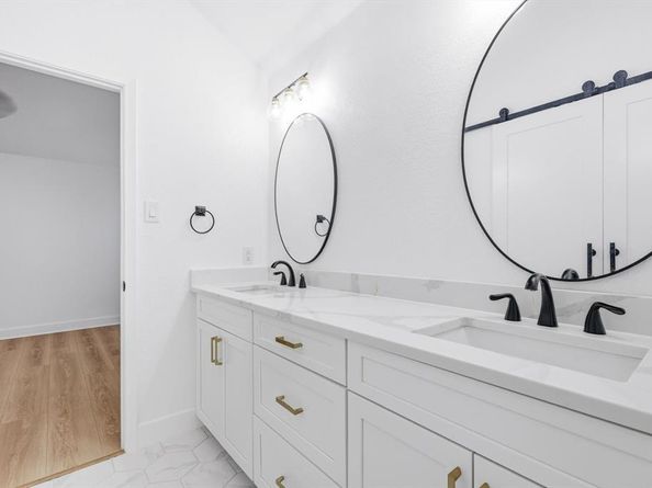 1534  Autumn Breeze Lane , Lewisville Texas 75077