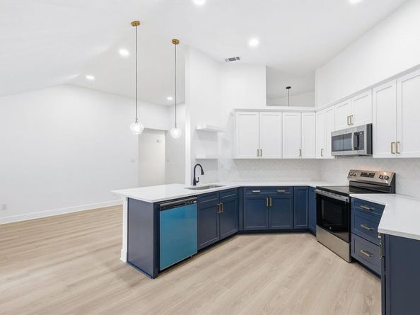 1534  Autumn Breeze Lane , Lewisville Texas 75077