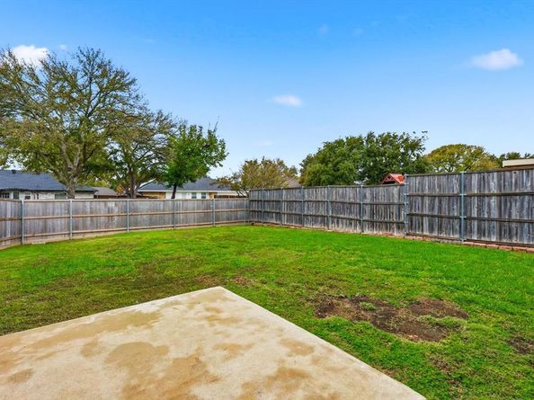 1534  Autumn Breeze Lane , Lewisville Texas 75077