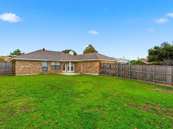 1534  Autumn Breeze Lane , Lewisville Texas 75077