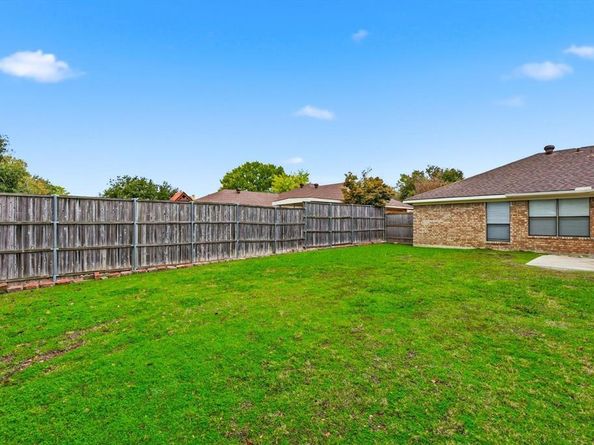 1534  Autumn Breeze Lane , Lewisville Texas 75077