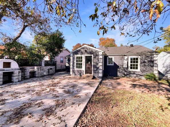 1718  Mountain Lake Road , Dallas Texas 75224