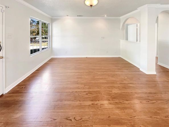 1718  Mountain Lake Road , Dallas Texas 75224