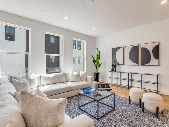 3940  Spring Valley Road  3, Farmers Branch Texas 75001