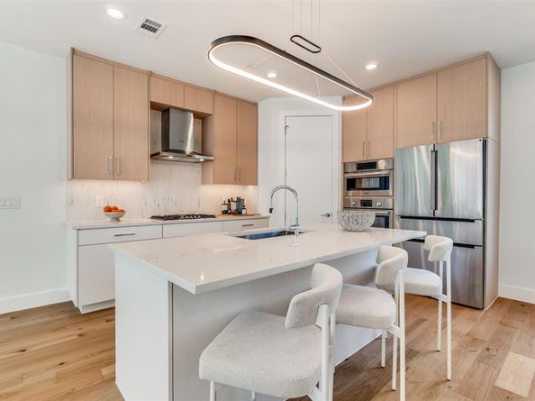 3940  Spring Valley Road  3, Farmers Branch Texas 75001