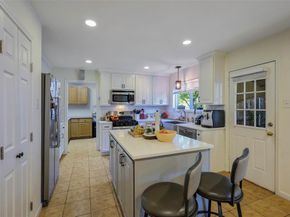 9835  Estate Lane , Dallas Texas 75238