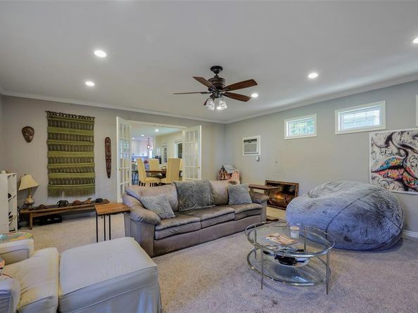 9835  Estate Lane , Dallas Texas 75238