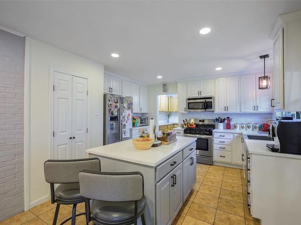 9835  Estate Lane , Dallas Texas 75238