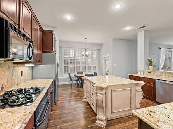 1808  Lakes Edge Boulevard , Mansfield Texas 76063