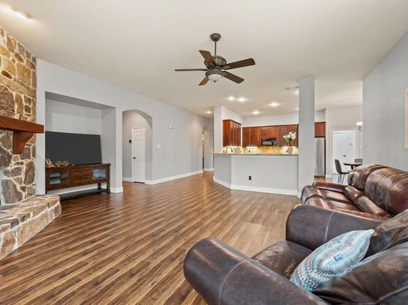 1808  Lakes Edge Boulevard , Mansfield Texas 76063