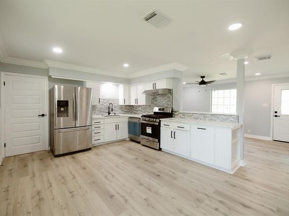 524  Ridgecrest Drive , Lewisville Texas 75067