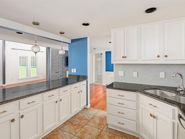 3175  Golden Oak  , Farmers Branch Texas 75234