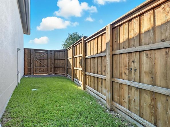 2212  Gatsby Way , Carrollton Texas 75010