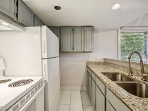 210 S Rosemont Avenue , Dallas Texas 75208