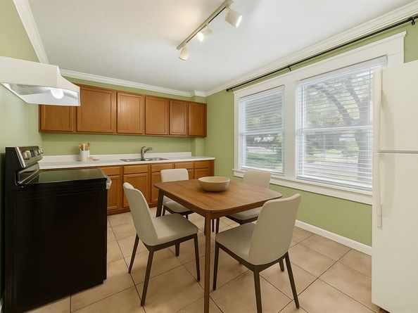 210 S Rosemont Avenue , Dallas Texas 75208