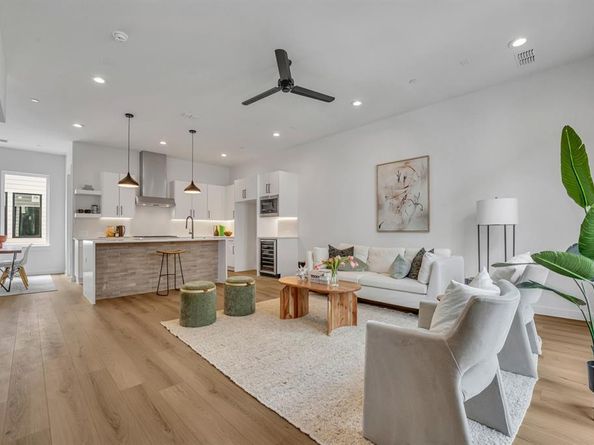 3612  San Jacinto   107, Dallas Texas 75204