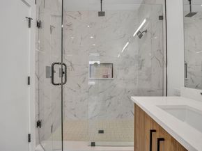 3612  San Jacinto   107, Dallas Texas 75204