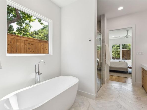 7611  Caillet Street , Dallas Texas 75209