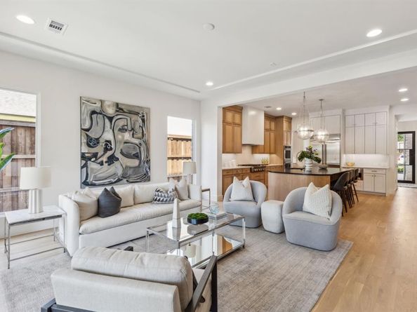 7611  Caillet Street , Dallas Texas 75209