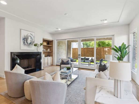 7611  Caillet Street , Dallas Texas 75209