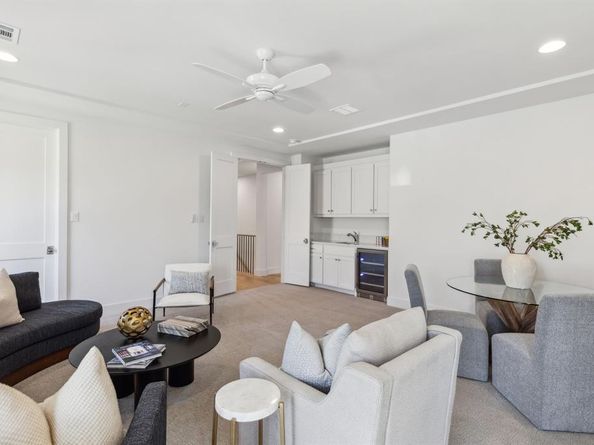 7611  Caillet Street , Dallas Texas 75209