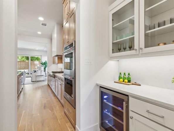 7611  Caillet Street , Dallas Texas 75209