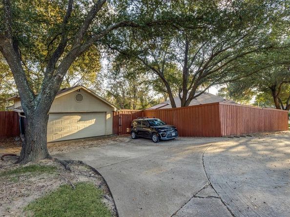 1306  Norfolk Court , Garland Texas 75044