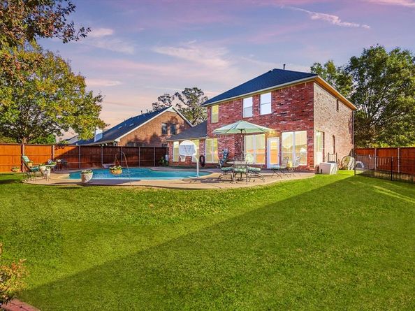 2321  Bear Run Road , Arlington Texas 76001