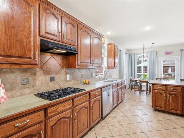 2321  Bear Run Road , Arlington Texas 76001