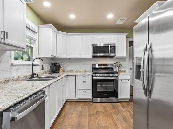 145  Parkwood Avenue , Arlington Texas 76013