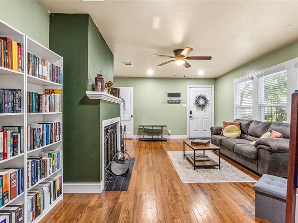 145  Parkwood Avenue , Arlington Texas 76013