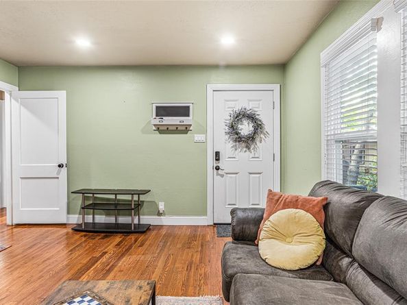 145  Parkwood Avenue , Arlington Texas 76013