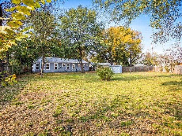 145  Parkwood Avenue , Arlington Texas 76013