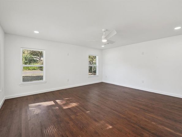 1428  Hawley Lane , Dallas Texas 75217