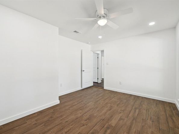 1428  Hawley Lane , Dallas Texas 75217