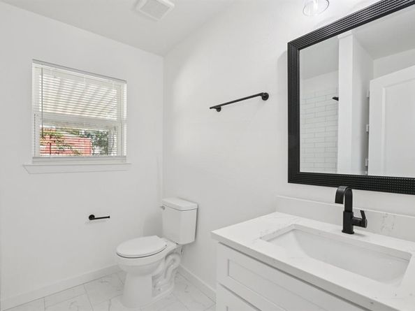 1428  Hawley Lane , Dallas Texas 75217