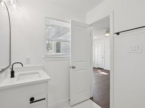 1428  Hawley Lane , Dallas Texas 75217