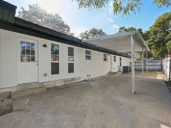 1428  Hawley Lane , Dallas Texas 75217