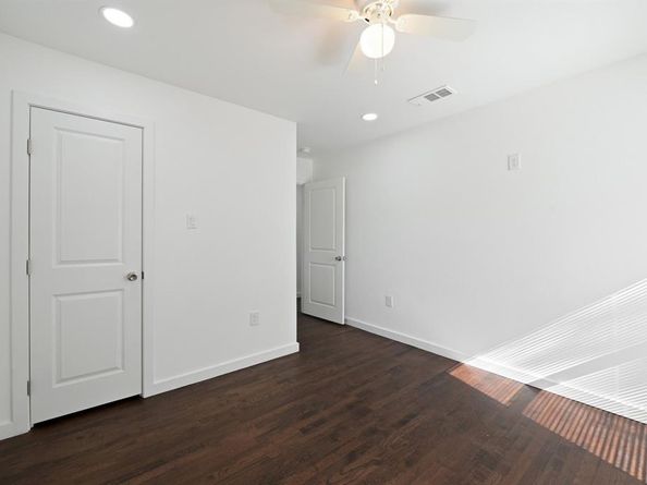 1428  Hawley Lane , Dallas Texas 75217