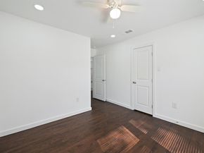 1428  Hawley Lane , Dallas Texas 75217