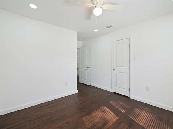 1428  Hawley Lane , Dallas Texas 75217