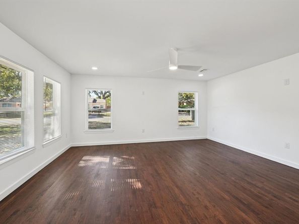 1428  Hawley Lane , Dallas Texas 75217