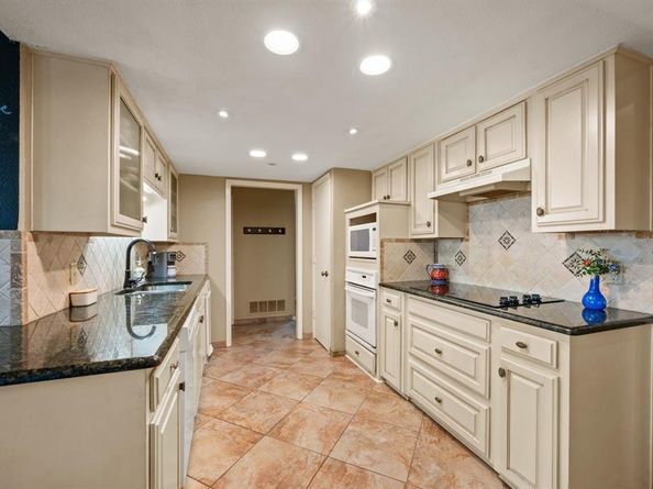 2621  Sedgeway Lane , Carrollton Texas 75006