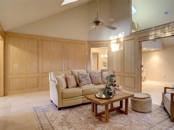 6307  Fox Trail , Dallas Texas 75248