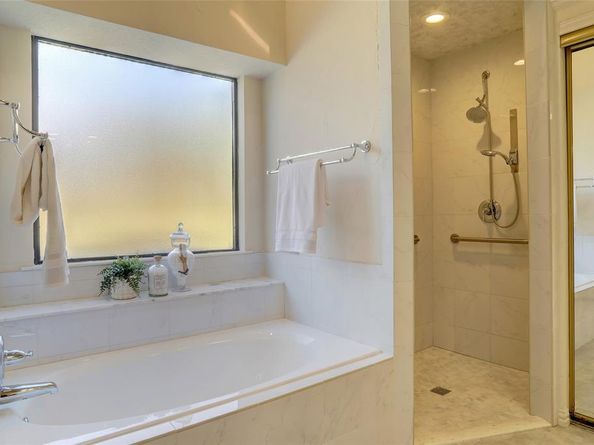 6307  Fox Trail , Dallas Texas 75248