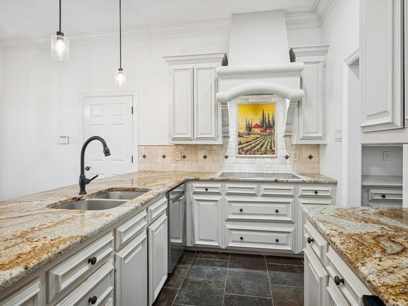 7513  Fitchburg Avenue , Garland Texas 75044