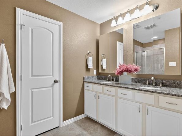 418  Hamilton Street , Lewisville Texas 75067