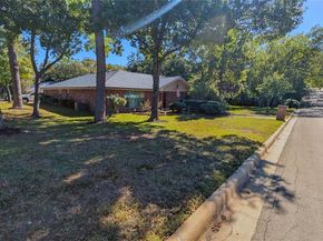1407  Woodridge Circle , Euless Texas 76040
