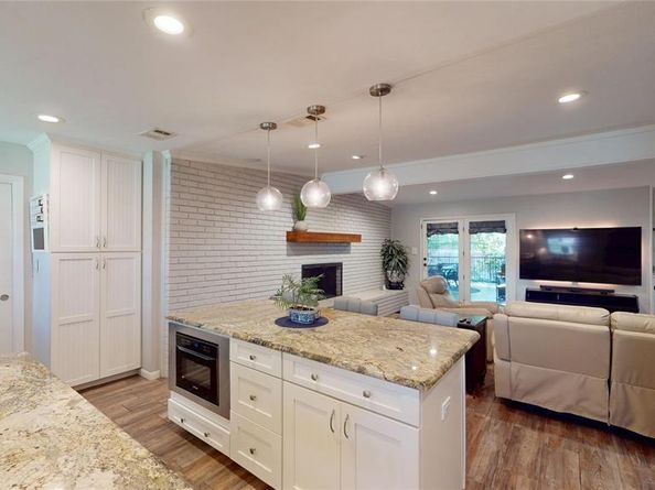 1407  Woodridge Circle , Euless Texas 76040